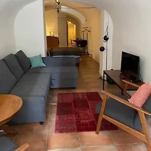 Apartment Werfkelder Aan De Oudegracht, Utrecht
